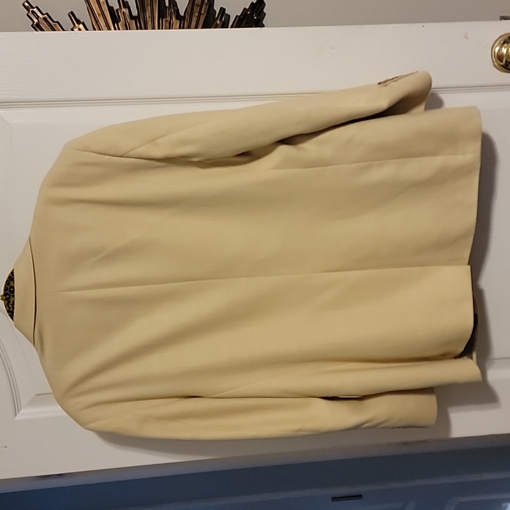 Blazer - Picture 6 of 6